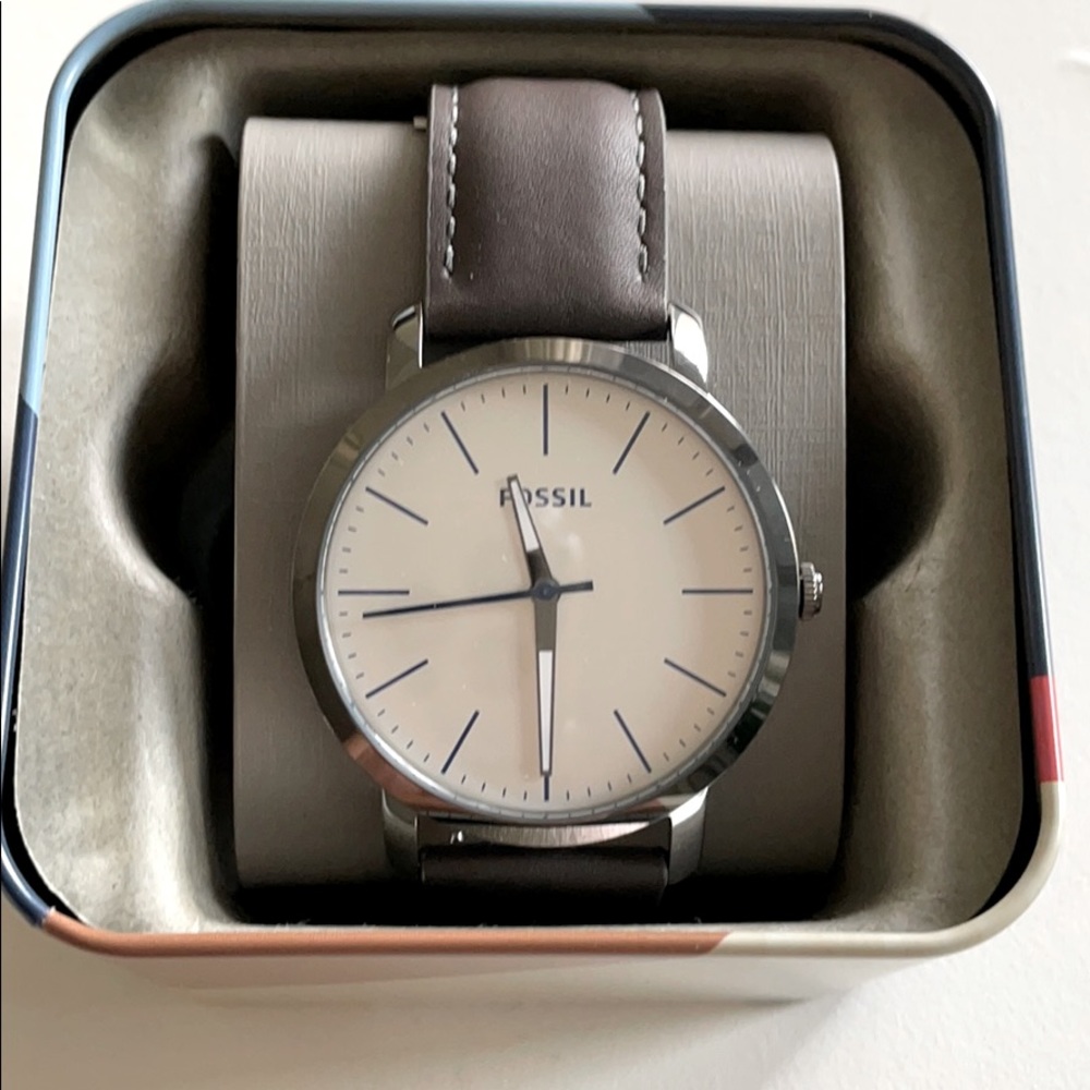 Brand new! FOSSIL men’s leather band watch